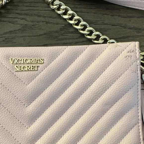Victoria's Secret Light Pink Chevron Crossbody Bag - Picture 2 of 4